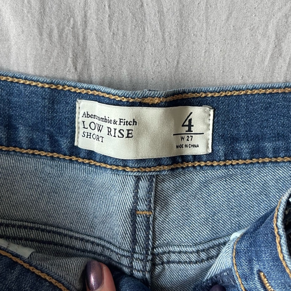 Low-Rise Shorts - Picture 3 of 4